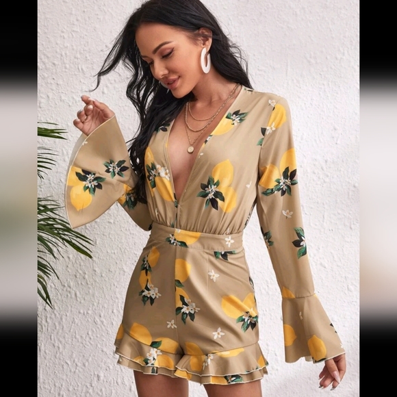 Floral Flounce Sleeve Romper - Picture 3 of 4